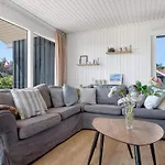 Charming Retreat In - By Traum *